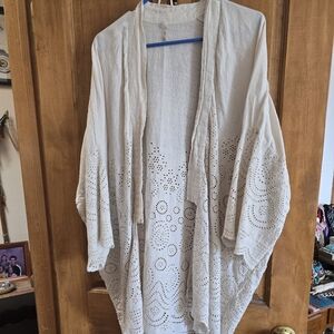 Magnolia Pearl European Linen Kimono Style